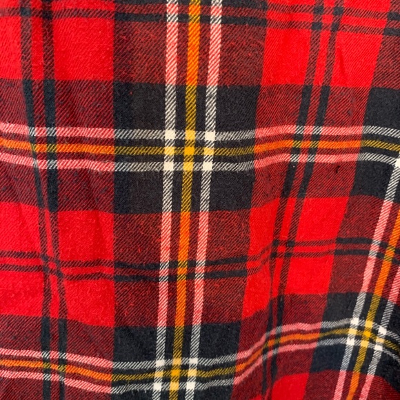Red Roots Button Up Flannel 🍎 - Picture 3 of 4